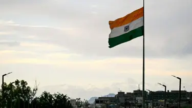 Hinduizm'e hakaret iddiası: Avukat, başyargıca ayakkabı fırlattı