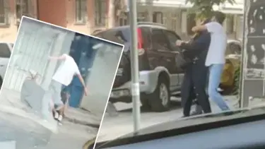 Sokak ortasında annesini tekme ve yumrukla dövdü