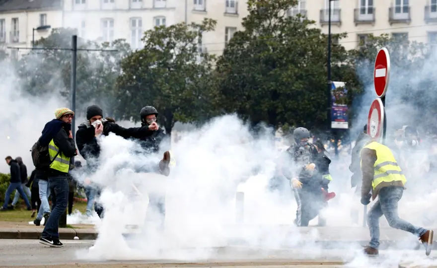Paris'te 167 sarı yelekli gözaltına alındı 7