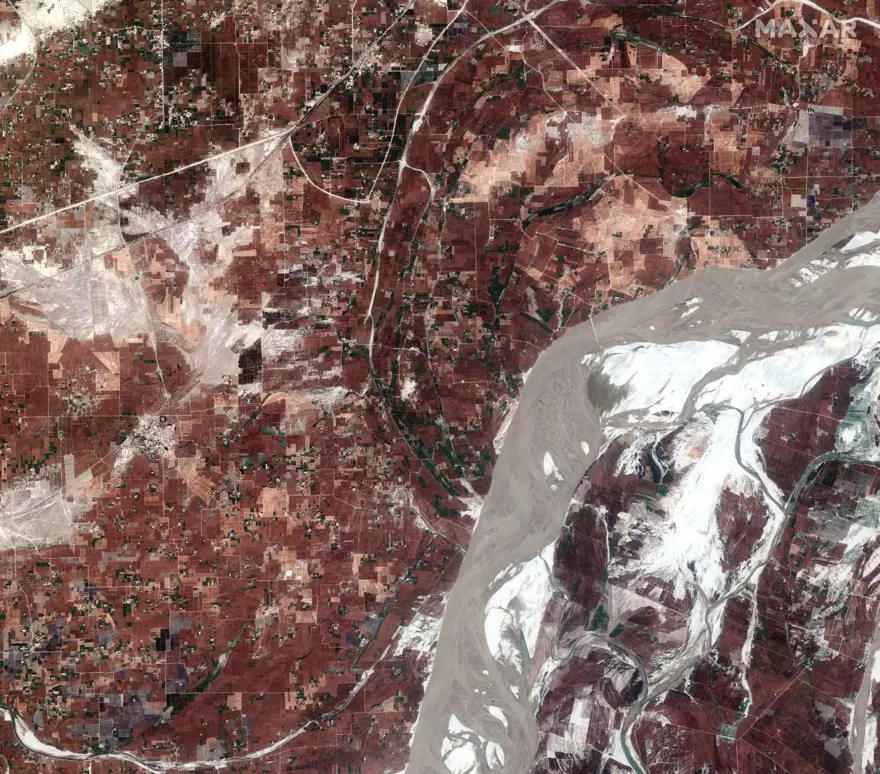 NASA paylaştı: Pakistan'daki sel ülkede 100 km çapında bir göl oluşturdu 6 NASA paylaştı: Pakistan'daki sel ülkede 100 km çapında bir göl oluşturdu 6