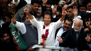 Kriket takımı kaptanlığından güvensizlik oyuyla düşen başbakanlığa: İmran Han (İmran Han kimdir?)