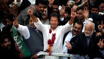 Kriket takımı kaptanlığından güvensizlik oyuyla düşen başbakanlığa: İmran Han (İmran Han kimdir?)