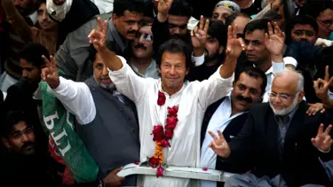 Kriket takımı kaptanlığından güvensizlik oyuyla düşen başbakanlığa: İmran Han (İmran Han kimdir?)