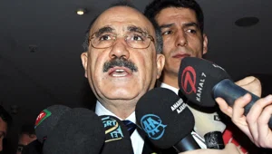 Saldırganlar silahlarıyla yakalandı Saldırganlar silahlarıyla yakalandı