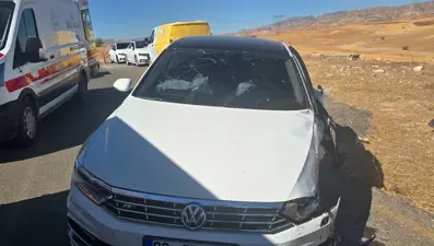 Şırnak'ta kamyonet ve otomobilin çarpıştığı kazada 8 kişi yaralandı
