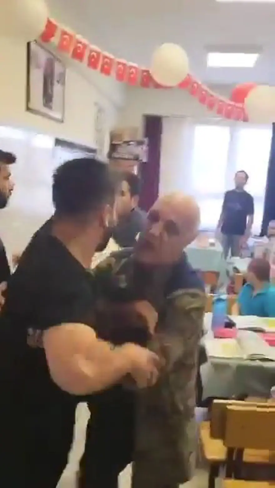 Sınıfı basıp öğretmenlere saldıranlar 300’er bin lira kefaletleserbest kaldı 2