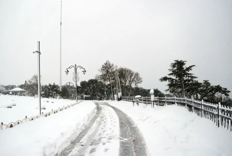İstanbul'da kar yağışı devam ediyor (AKOM ilçe ilçe kar kalınlıklarını paylaştı) 15