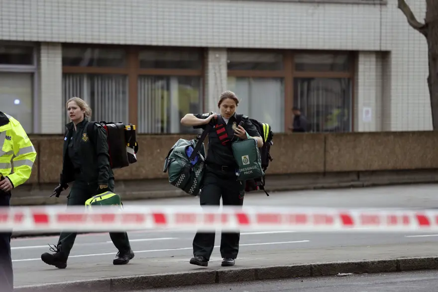 Londra'da silah sesleri (Olay yerinden ilk kareler) 28