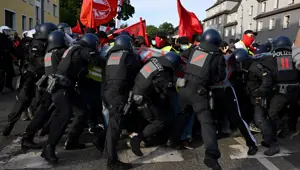 Almanya'da aşırı sağcı partiye protesto Almanya'da aşırı sağcı partiye protesto