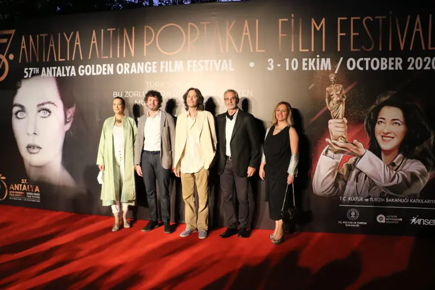Altın Portakal Film Festivali kırmızı halı geçişiyle başladı 25