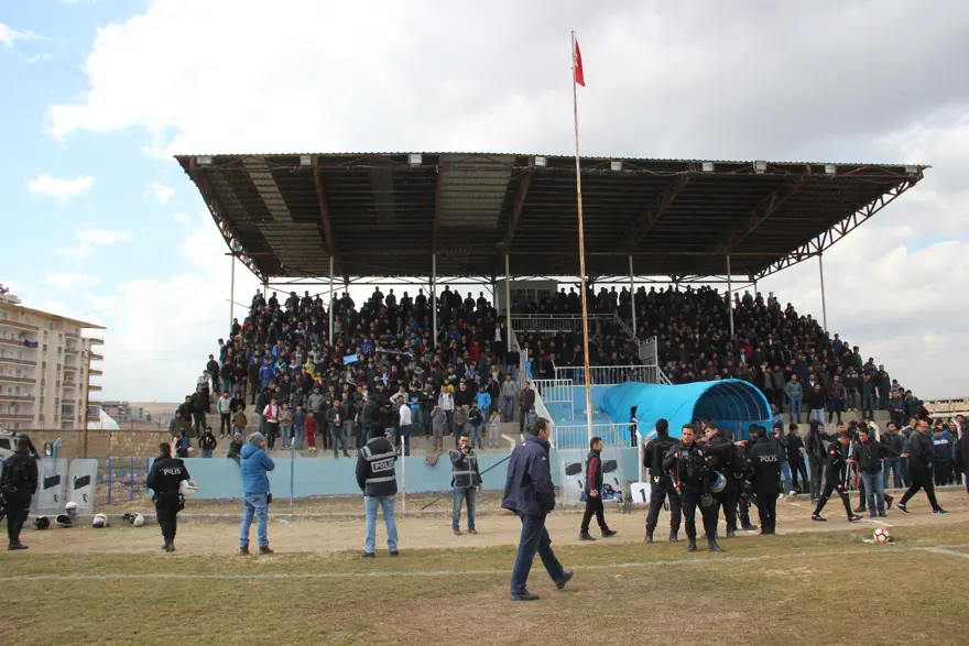 Maçta kavga çıktı: 2 kişi yaralandı Maçta kavga çıktı: 2 kişi yaralandı