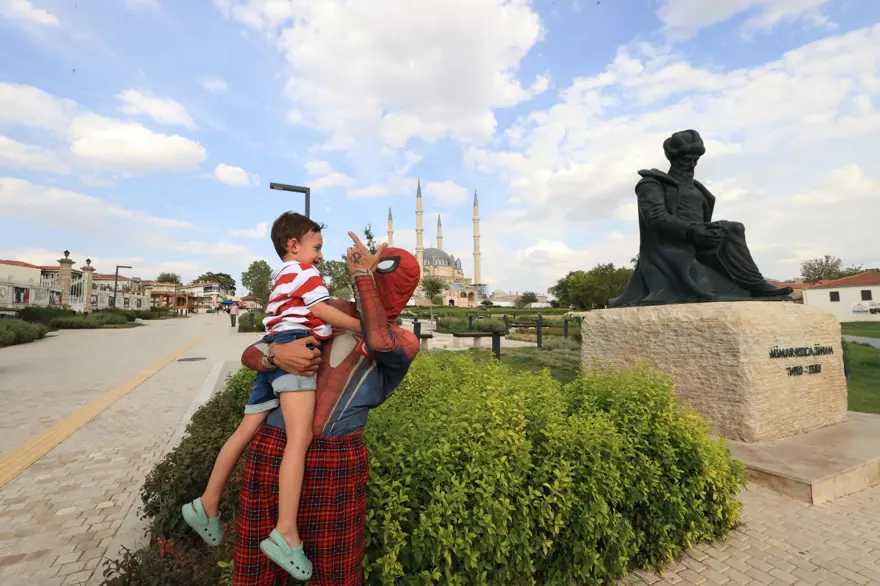 Türkiye'yi gezen yerli Spiderman'in 39. durağı Edirne oldu 9