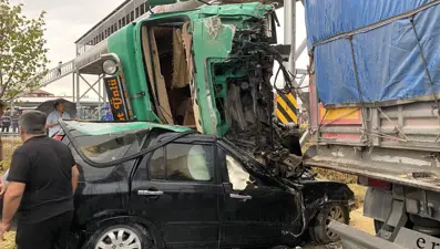 Afyonkarahisar'da zincirleme trafik kazası: 2 ölü, 12 yaralı