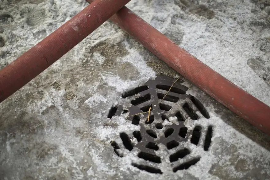 İtfaiyenin buzla mücadelesi 87