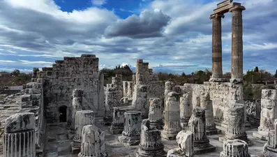 Antik çağın önemli merkezlerinden Apollon Tapınağı'na yoğun ilgi