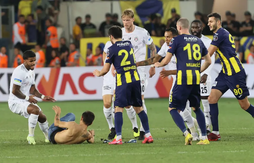 Ankaragücülü taraftar Beşiktaşlı futbolculara saldırdı: Beşiktaş yönetimi, Souza'nın kırmızı kartının iptalini istiyor 18