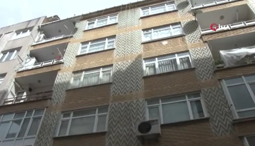 İstanbul’da akıl almaz olay: Sevgilisinin eski eşindenkaçarken 4’üncü kattan çocuğun üstüne düştü 