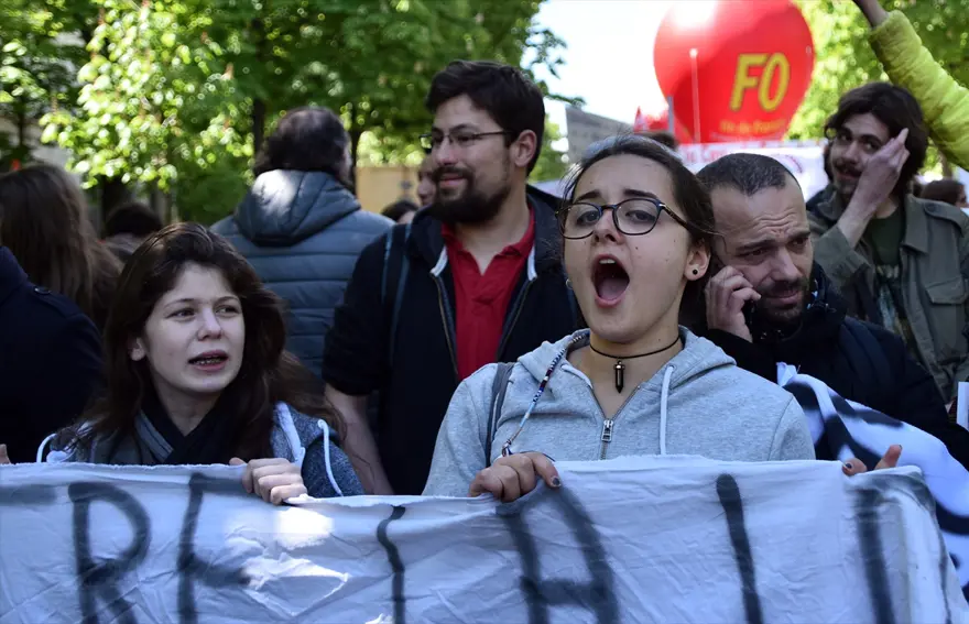 Fransa'daki çalışma yasası protesto edildi 16