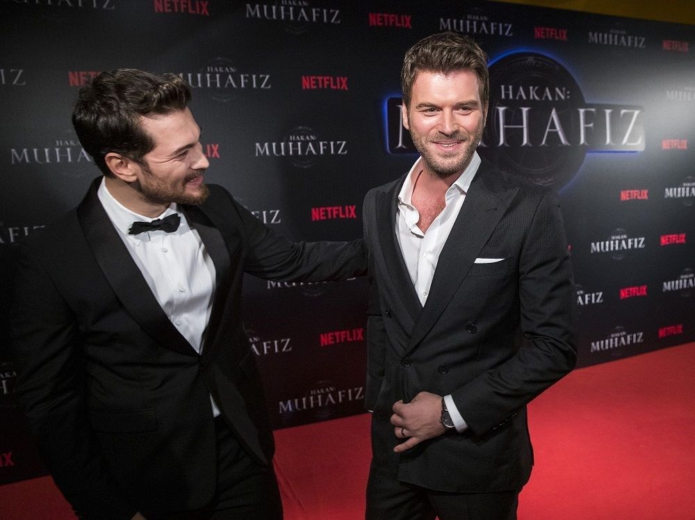Çağatay Ulusoy ile Kıvanç Tatlıtuğ komşu oluyor