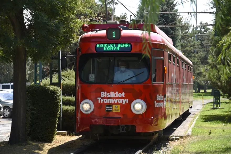 Konya'da sadece bisikletliler için tasarlanan tramvay yolculuğa başladı 7