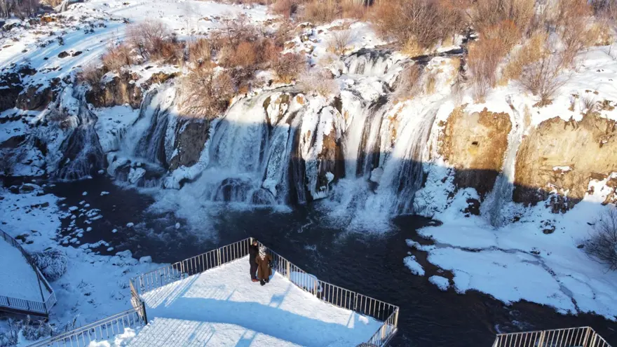 Muradiye Şelalesi beyaza büründü 6 Muradiye Şelalesi beyaza büründü 6