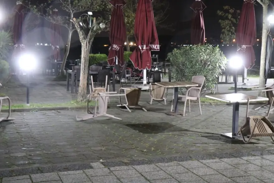 Fırtına birçok ilde etkili oldu: İstanbul'da gemi karaya oturdu 20