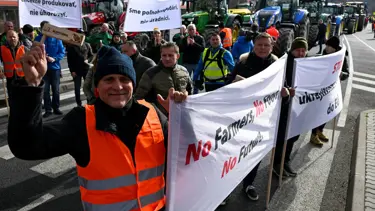 Altı ülkeden çiftçiler sınırda buluştu