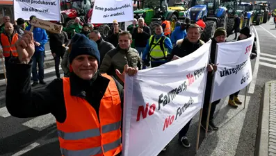 Altı ülkeden çiftçiler sınırda buluştu