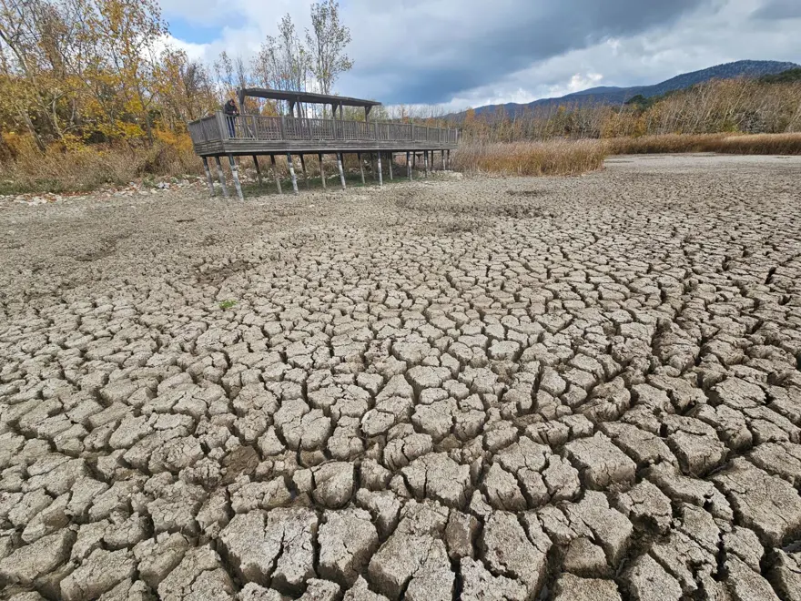 YENİ MANZARA KURAK GÖL ZEMİNİ 2 YENİ MANZARA KURAK GÖL ZEMİNİ 2
