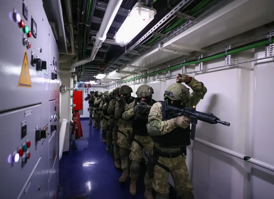 Amfibi Hücum Timleri'nden gövde gösterisi 20