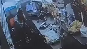 Manisa'da eski eş dehşet saçtı: Kucağındaki bebeğe aldırmadan defalarca bıçakladı