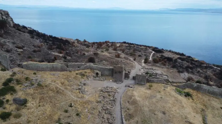 Çanakkale'de ilginç keşif: Bin 700 yıllık lazımlıklar gün yüzüne çıkarıldı 8 Çanakkale'de ilginç keşif: Bin 700 yıllık lazımlıklar gün yüzüne çıkarıldı 8