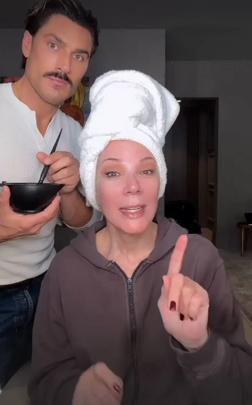 Kim Kardashian'ın ardından Kris Jenner’dan radikal karar: Sarışın oldu 2 Kim Kardashian'ın ardından Kris Jenner’dan radikal karar: Sarışın oldu 2