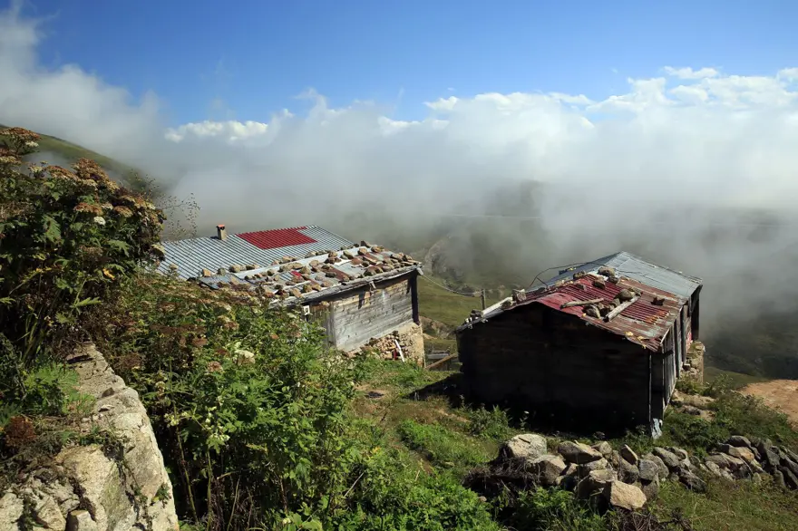 "SICAK YERLERDEN GELİYORLAR" 4