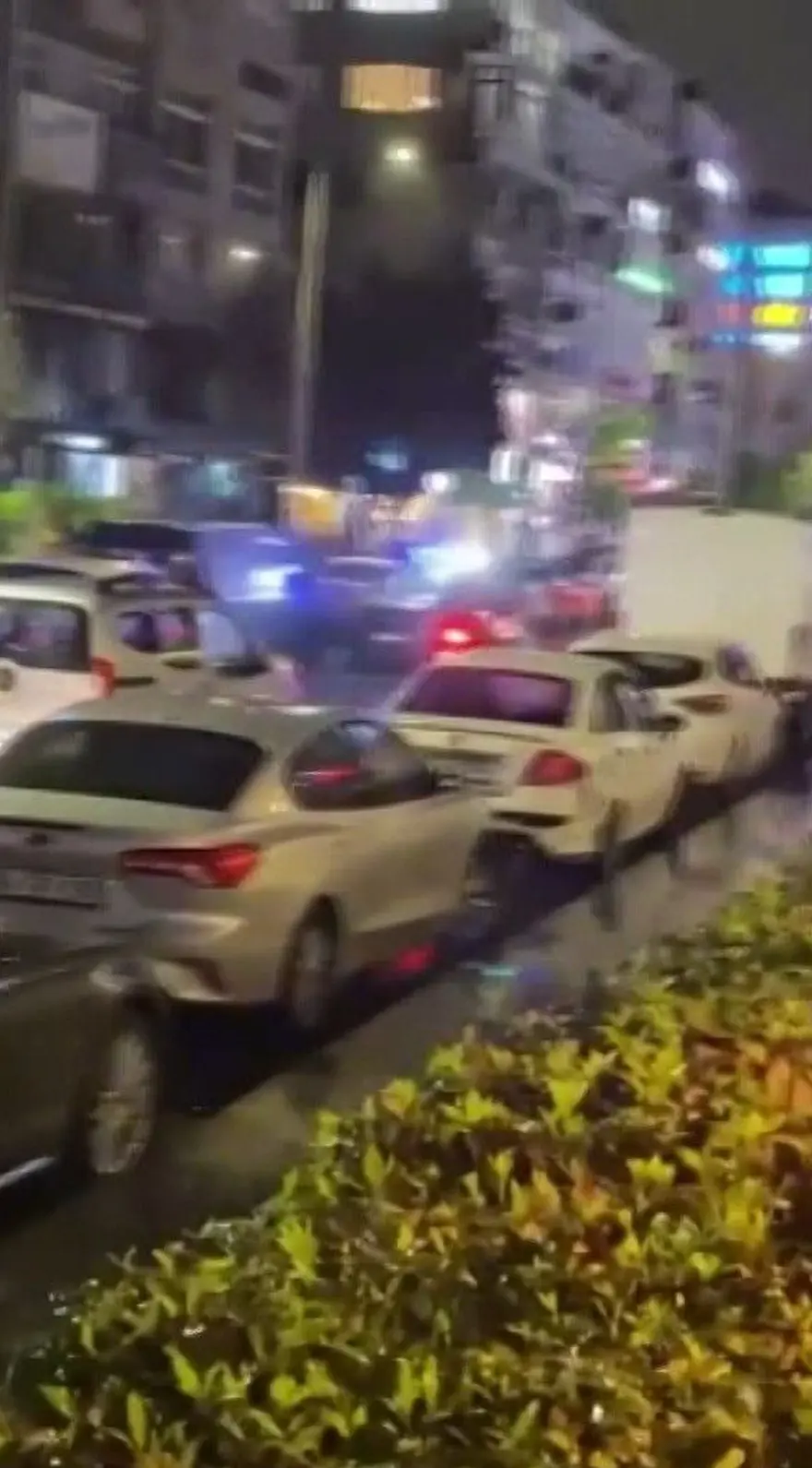 Bakırköy’de AVM önünde silahlı saldırı: Taksiden indiği andaateş açıldı 2 Bakırköy’de AVM önünde silahlı saldırı: Taksiden indiği andaateş açıldı 2