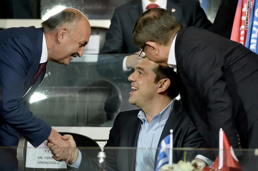 Davutoğlu ile Çipras maçı birlikte izledi 16