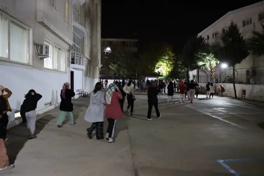 KYK yurtlarında eş zamanlı deprem tatbikatı 76