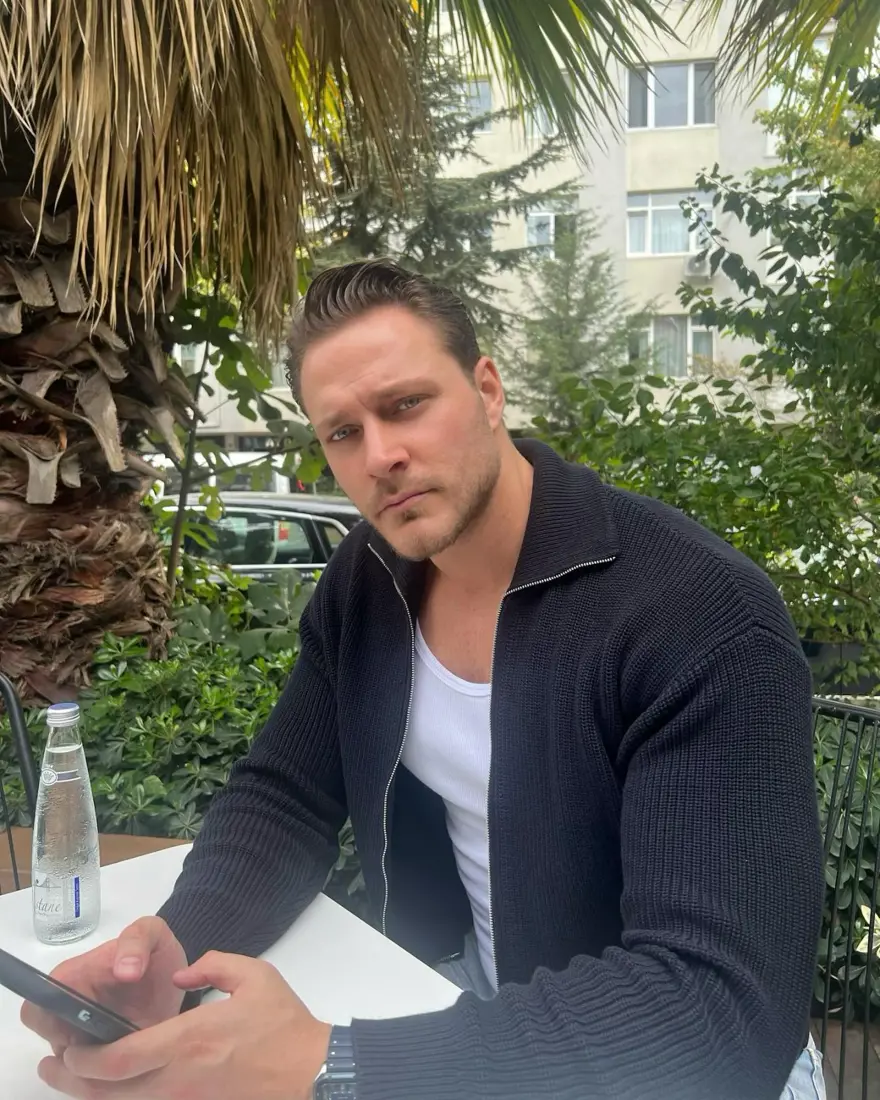 Oyuncu Burak Çelik ile Ece Bayrak dünyaevine girdi 