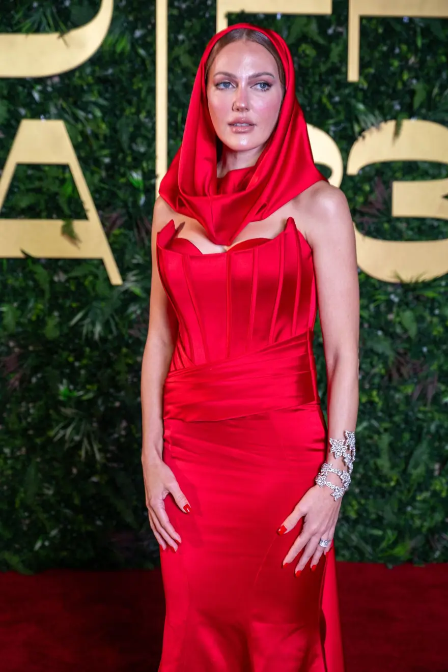 Kızıldeniz Film Festivali'ne Hollywood yıldızları akın etti: Meryem Uzerli ile Will Smith'in buluşması gündem oldu 2 Kızıldeniz Film Festivali'ne Hollywood yıldızları akın etti: Meryem Uzerli ile Will Smith'in buluşması gündem oldu 2