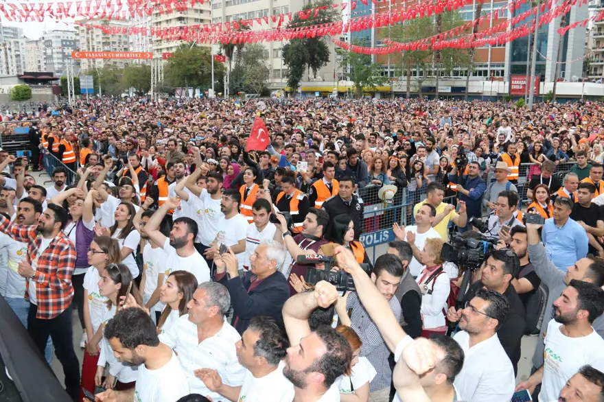 Adana'da renkli Portakal Çiçeği Karnavalı korteji 37 Adana'da renkli Portakal Çiçeği Karnavalı korteji 37