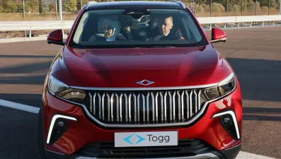 Cumhurbaşkanı Erdoğan yerli otomobil Togg'un direksiyonunda: Yolun açık olsun, tekerine taş değmesin Togg