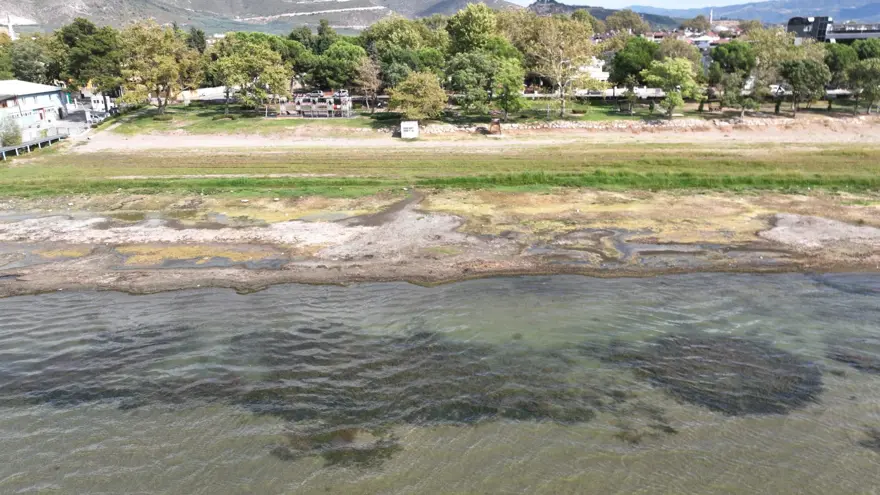 Su metrelerce çekildi: Göl bataklığa dönüştü 2
