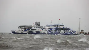 Ege’de deniz ulaşımına fırtına engeli (İzmir, Bozcaada ve Gökçeada’da sefer iptalleri)