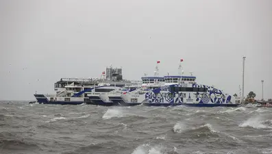 Ege’de deniz ulaşımına fırtına engeli (İzmir, Bozcaada ve Gökçeada’da sefer iptalleri)