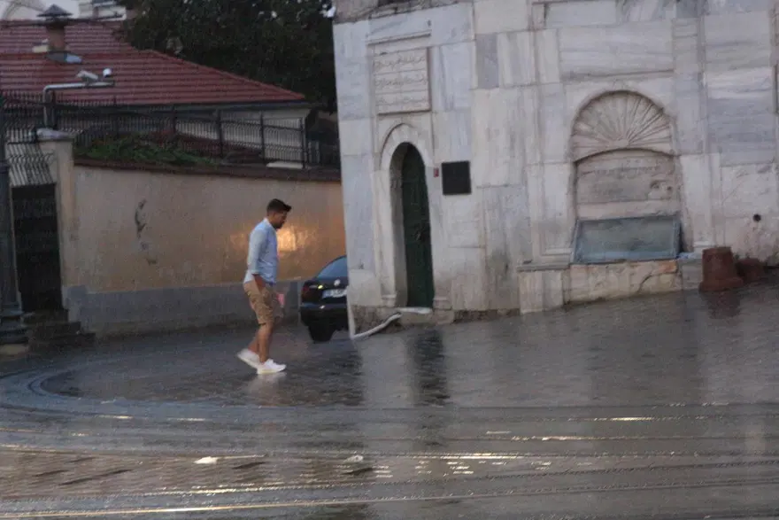 İstanbullular güne yağmurla uyandı 8 İstanbullular güne yağmurla uyandı 8