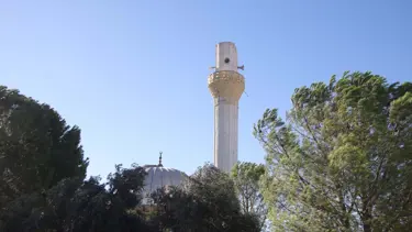 Muğla'da fırtına; minarenin külahı ile evlerin çatıları uçtu