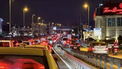 Yenibosna metrobüs yaya üst geçidinde çalışma