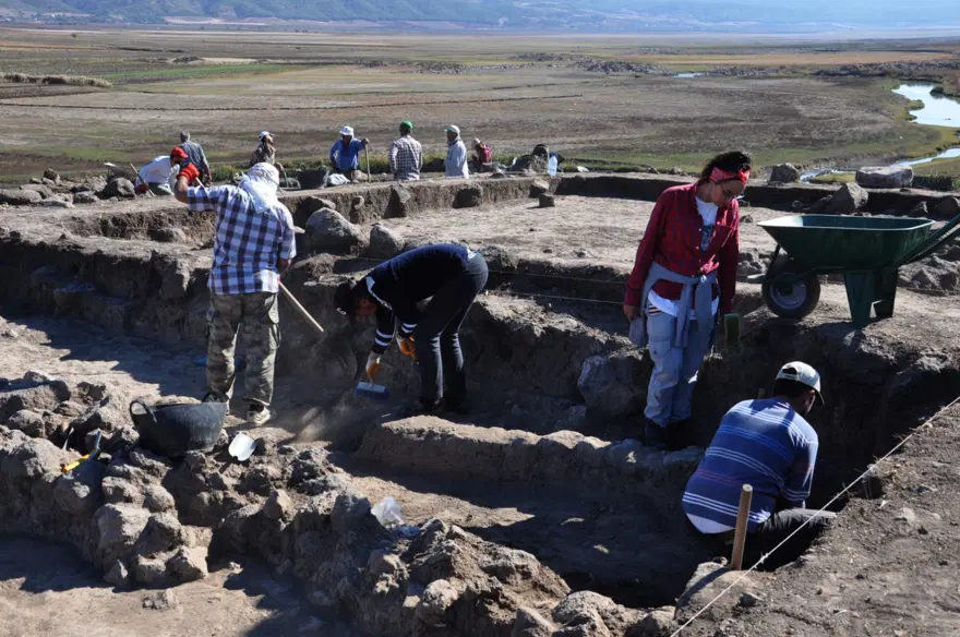 Hamaç Höyük kazısında nekropol bulundu 8 Hamaç Höyük kazısında nekropol bulundu 8
