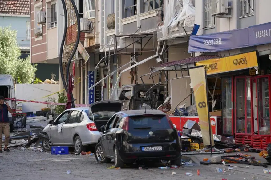 İzmir Torbalı’da patlama sonrası hasar tespit çalışmalarıbaşladı 4