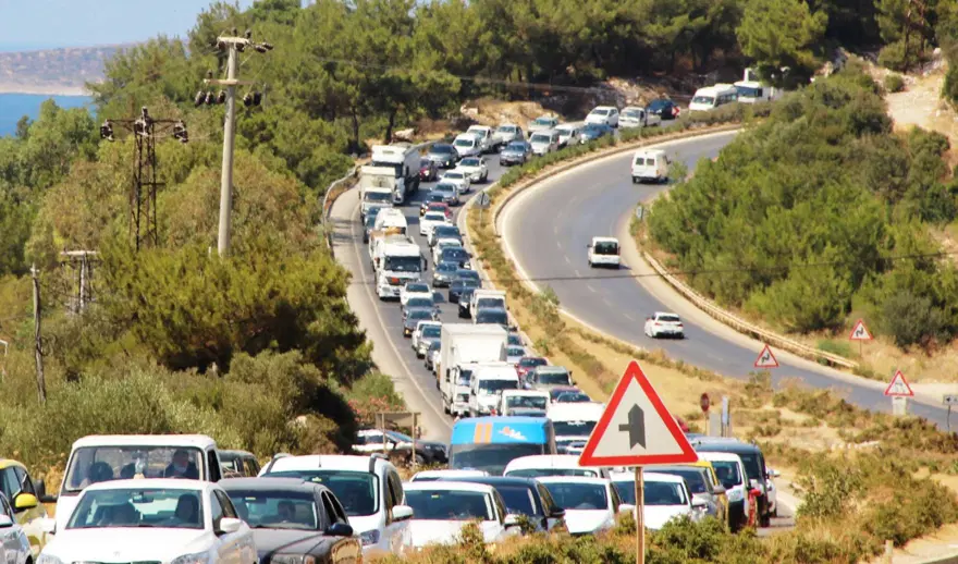 TRAFİK DURMA NOKTASINA GELDİ TRAFİK DURMA NOKTASINA GELDİ